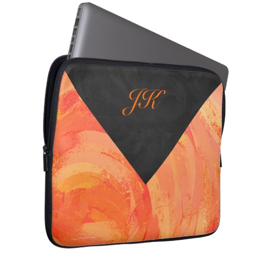 Orangen- und Schwarze Monogramm-Feuersee Laptopschutzhülle (Vorne Rechts)