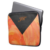 Orangen- und Schwarze Monogramm-Feuersee Laptopschutzhülle (Vorderseite Links)