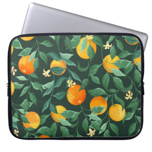 Orangenbäume, Äste mit Blume auf einem grünen Bach Laptopschutzhülle