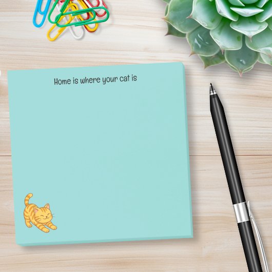 Orangene getigerte Katze mit grünem individuellem Post-it Klebezettel
