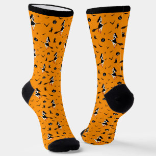Orangene Halloween-Socken mit Hexen und schwarzen Socken