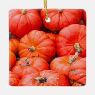 Orangene Kürbisse auf dem Markt, Deutschland Keramikornament