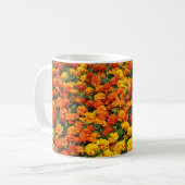 Orangene Ringelblumen Kaffeetasse (Vorderseite Links)