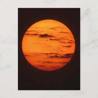 Orangene Sonne und Wolken Natur Kunst Postkarte