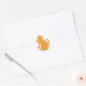 Orangene Tabby mit Tulpen Runder Aufkleber (Umschlag)
