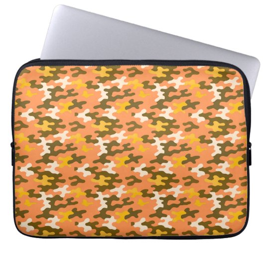 Orangene Tarnung Laptopschutzhülle (Vorderseite)