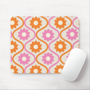 Orangene und rosa Blumen auf Retro-Ogee-Muster  Mousepad