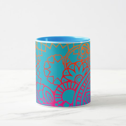 Orangene violette Blumen und blauer Hintergrund Tasse (Zentrum)