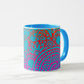 Orangene violette Blumen und blauer Hintergrund Tasse (VorderseiteRechts)