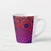 Orangene violette Blumen und marineblauer Hintergr Milchtasse (Rechts)