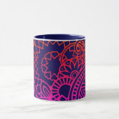 Orangene violette Blumen und marineblauer Hintergr Tasse (Zentrum)