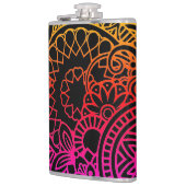 Orangene violette Blumen und schwarzer Hintergrund Flachmann (Links)