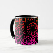Orangene violette Blumen und schwarzer Hintergrund Tasse (Vorderseite Links)