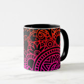 Orangene violette Blumen und schwarzer Hintergrund Tasse (VorderseiteRechts)