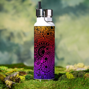 Orangene violette Blumen und schwarzer Hintergrund Trinkflasche