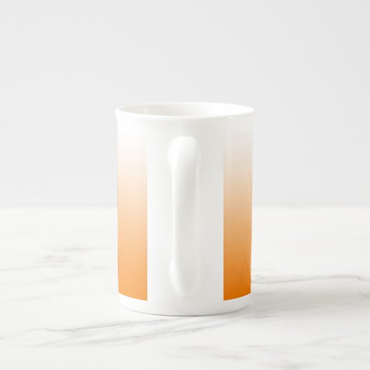 Orangenfrucht und Orangenweiße Farbe Mit Monogramm Porzellantasse (Rückseite)