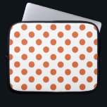 Orangenpolka-Punkte Laptopschutzhülle<br><div class="desc">Orangefarbene Polka-Punkte auf weißem Hintergrund.</div>