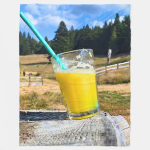 Orangensaft im Freien – Naturwald-Fotografie Fleecedecke