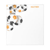 Orangenschwarze Fußbälle Akzent individuelle Name Notizblock (Vorderseite)