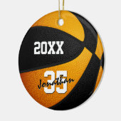 Orangenschwarze Jungs Mädchen halten Basketball Keramik Ornament (Links)