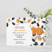 Orangenschwarze Mannschaftsfarben Fußball Party Einladung (Stehend Vorderseite)