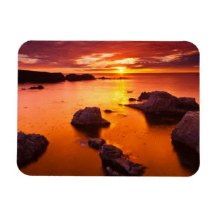 Oranger Landschaftsausblick auf das Meer, Sonnenun Magnet