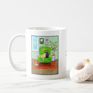 Oranger Tabby & Tuxedo-Katze kuschelt mit individu Kaffeetasse