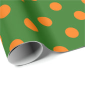 Oranges Auf Grünem Punktmuster-Design Geschenkpapier (Rolleneckpunkt)