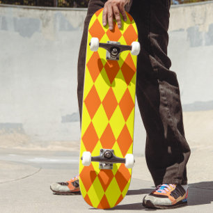 Oranges Gelbes Harlekin-Karuomuster Skateboard