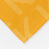 Oranges Muster mit Monogramm-Schriftzug Fleecedecke (Ecke)