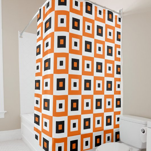 Oranges Schwarz-Weiß karierte Quadrate Muster Duschvorhang