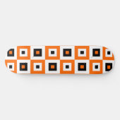 Oranges Schwarz-Weiß karierte Quadrate Muster Skateboard (Horizontal)
