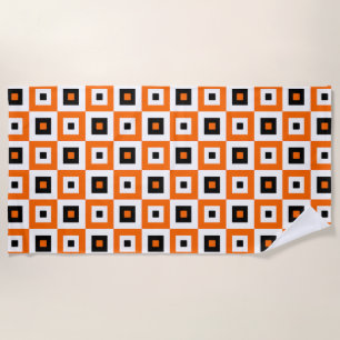 Oranges Schwarz-Weiß karierte Quadrate Muster Strandtuch