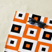Oranges Schwarz-Weiß karierte Quadrate Muster Strandtuch (Beispiel)