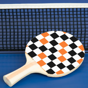 Oranges Schwarz-Weiß kariertes Musterdesign Tischtennis Schläger