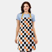 Oranges Schwarz Weiß Karomuster Design  Schürze (Getragen)