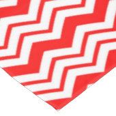 Oranges Schwarz-Weiß-Schachbrettmuster-Design Tischdecke (Schrägansicht)