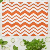Oranges Weiß Chevron Zickzack-Muster-Design Geschirrtuch (Gefaltet)
