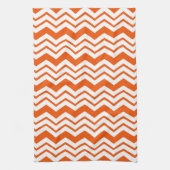 Oranges Weiß Chevron Zickzack-Muster-Design Geschirrtuch (Vertikal)
