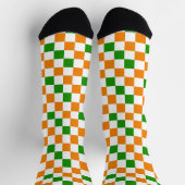 Oranges Weiß Grün Kariertes Musterdesign Socken (Oben)