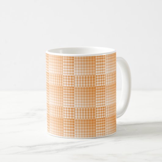 Oranges Weißes Schachbrett Abstract Muster Kaffeetasse (VorderseiteRechts)