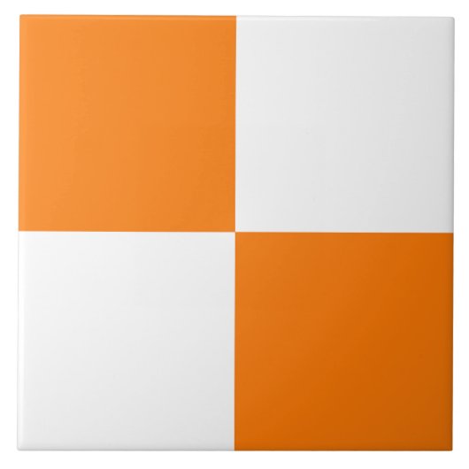 Oranges Weißes Schachbrettmuster Fliese (Vorderseite)