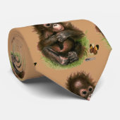 Orangutan Baby and Butterfly Krawatte (Gerollt)