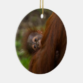 Orangutan Baby mit Flüchtige Blick Keramik Ornament (Rechts)