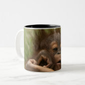 Orangutan Baby Zweifarbige Tasse (Vorderseite Links)
