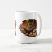 Orangutan Mutter, die zwei Säuglinge hält Kaffeetasse (VorderseiteRechts)