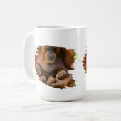 Orangutan Mutter, die zwei Säuglinge hält Kaffeetasse (Vorderseite Links)