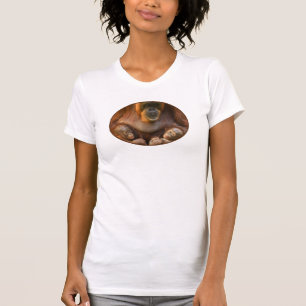 Orangutan Mutter, die zwei Säuglinge hält T-Shirt