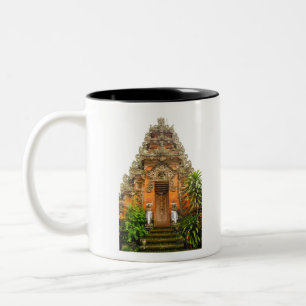 Orante Tür in Ubud, Bali, Indonesien Zweifarbige Tasse