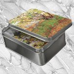 Orchard in Blossom von Vincent van Gogh Puzzle<br><div class="desc">Der Obstgarten in Blossom von Vincent van Gogh ist ein Vintager Post-Impressionismus mit blühender Landschaft und Naturmalerei. Bäume auf einem Bauernhof in einem Hof mit blühenden Blume im Frühjahr. Ein Bauernradwerkzeug lehnt sich an einen der Bäume. Über den Künstler: Vincent Willem van Gogh (1853-1890) war einer der berühmtesten postimpressionistischen Maler...</div>